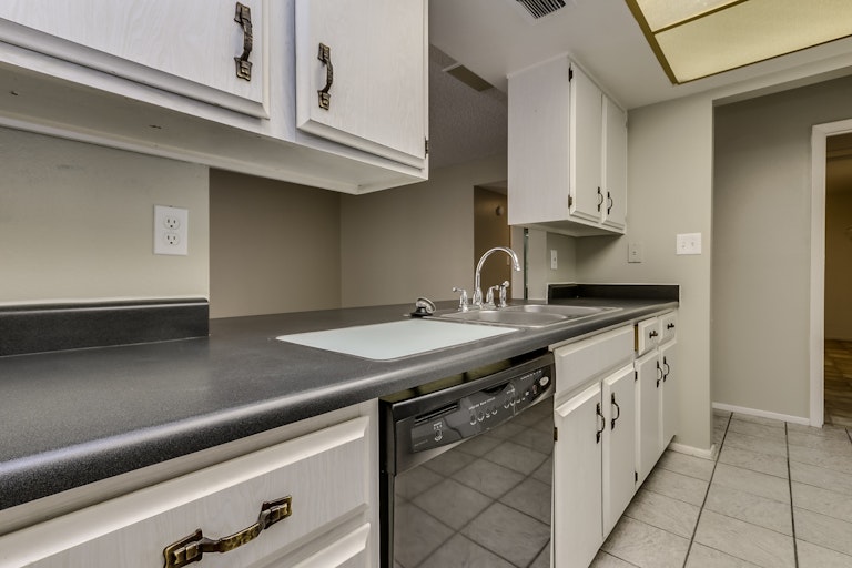 Photo 2 of 31 - 3721 W Phelps Rd, Phoenix, AZ 85053