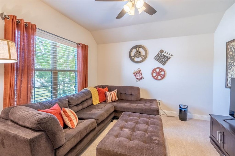 Photo 4 of 22 - 2081 Avondown Rd, Forney, TX 75126