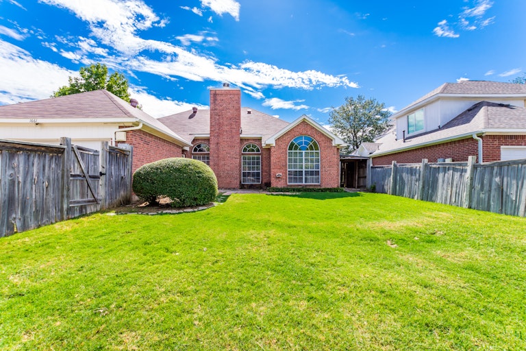 Photo 6 of 28 - 1661 Glenmore Dr, Lewisville, TX 75077