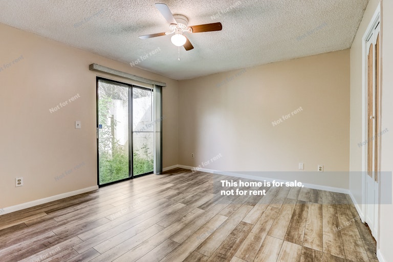 Photo 9 of 30 - 8362 Sunflower Ct, Jacksonville, FL 32244