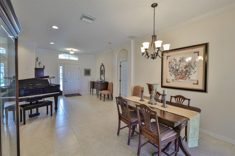 Photo 9 of 50 - 801 Seminole Sky Dr, Ruskin, FL 33570