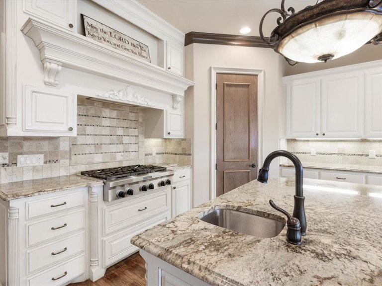 Photo 9 of 30 - 4636 Sidonia Ct, Fort Worth, TX 76126