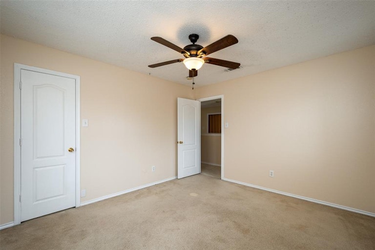 Photo 26 of 35 - 9068 Blue Ridge Trl, Fort Worth, TX 76118