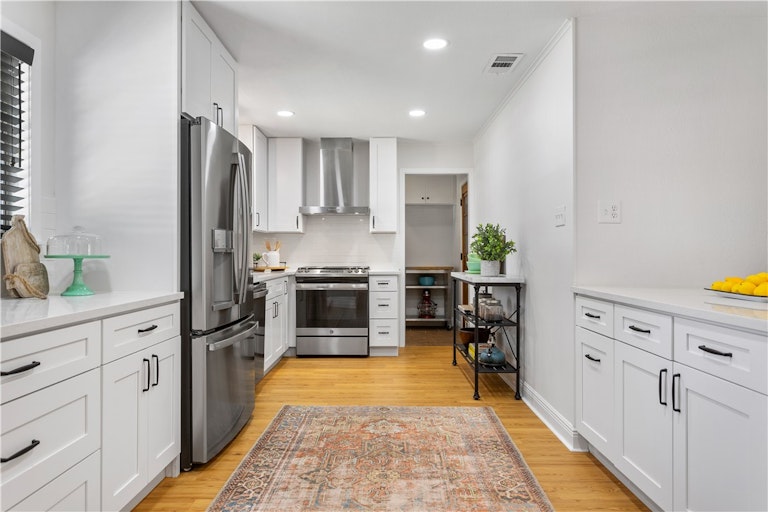 Photo 7 of 26 - 109 Shannon Ln, Georgetown, TX 78628