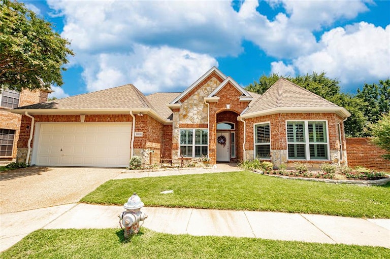 Photo 1 of 34 - 1800 Tara Ct, Flower Mound, TX 75028
