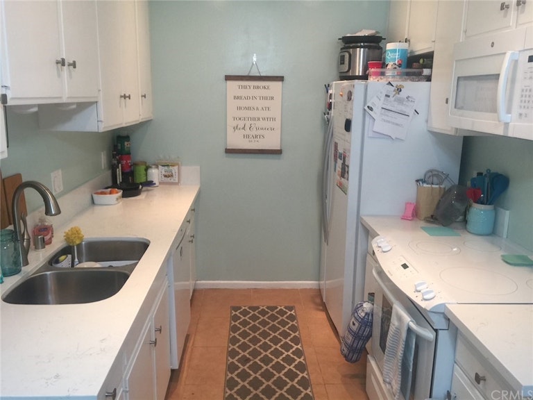 Photo 9 of 30 - 555 S La Veta Park Cir #116, Orange, CA 92868