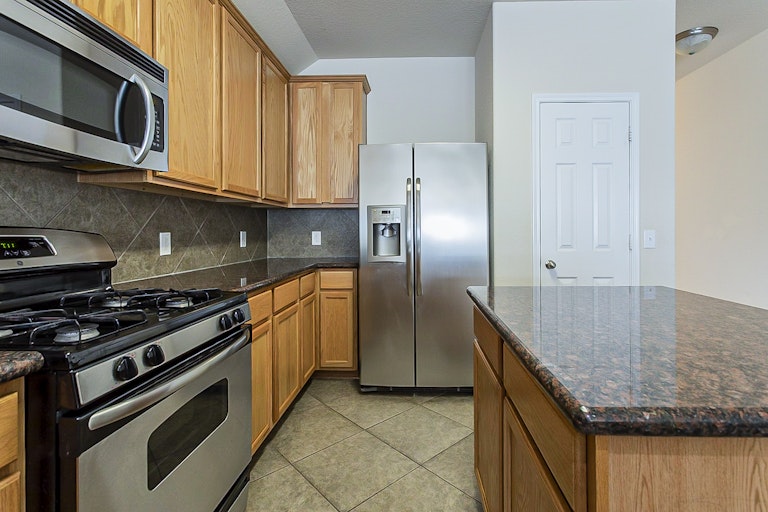 Photo 8 of 22 - 8210 Caldera Ln, Cypress, TX 77433
