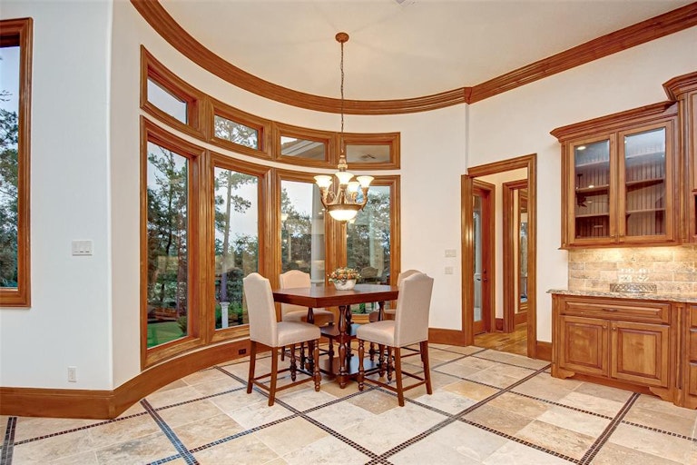 Photo 9 of 23 - 35 Grand Regency Cir, Spring, TX 77382
