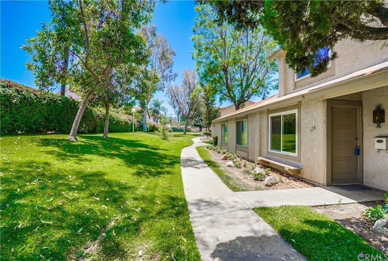 Photo 3 of 37 - 628 Pamela Kay Ln, La Puente, CA 91746
