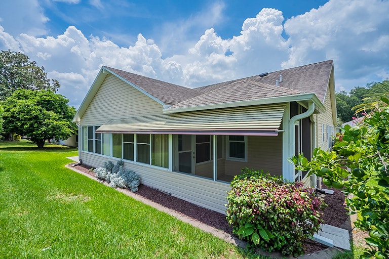 Photo 7 of 31 - 1044 Soledad Way, Lady Lake, FL 32159