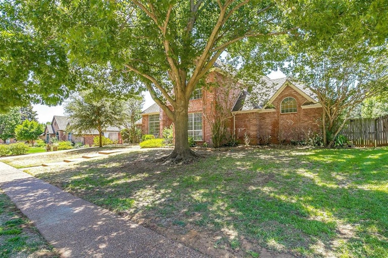 Photo 2 of 40 - 6006 Sunderland Dr, Colleyville, TX 76034