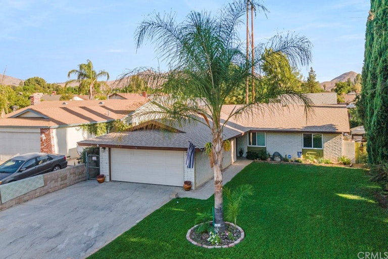 Photo 2 of 11 - 22205 Lark St, Grand Terrace, CA 92313