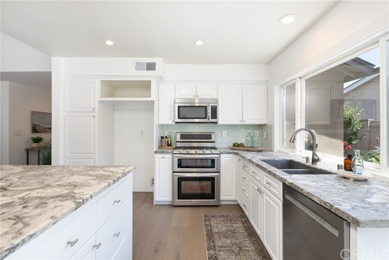 Photo 10 of 29 - 17201 Berlin Ln, Huntington Beach, CA 92649