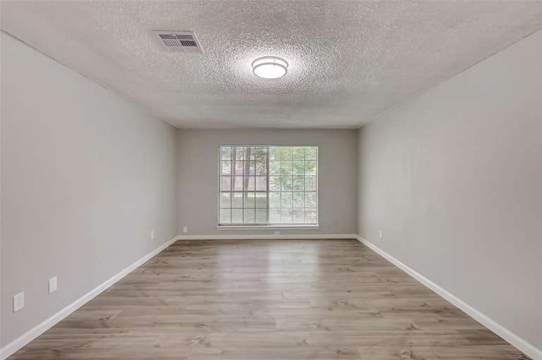 Photo 28 of 46 - 14002 Cedar Point Dr, Houston, TX 77070