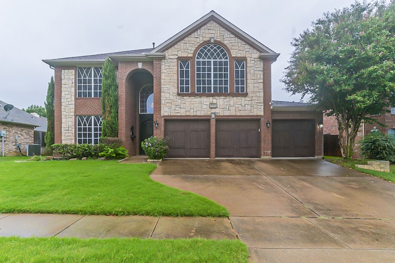 Photo 1 of 25 - 7909 Spring Run, North Richland Hills, TX 76182