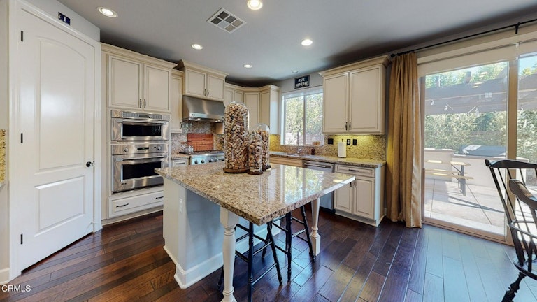 Photo 9 of 39 - 2742 Madera Dr, Pasadena, CA 91107