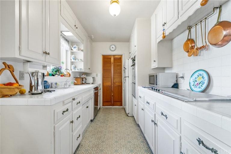 Photo 8 of 25 - 2401 S 3rd Ave, Arcadia, CA 91006