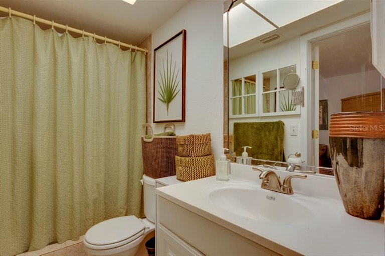 Photo 17 of 25 - 14010 80th Ave, Seminole, FL 33776