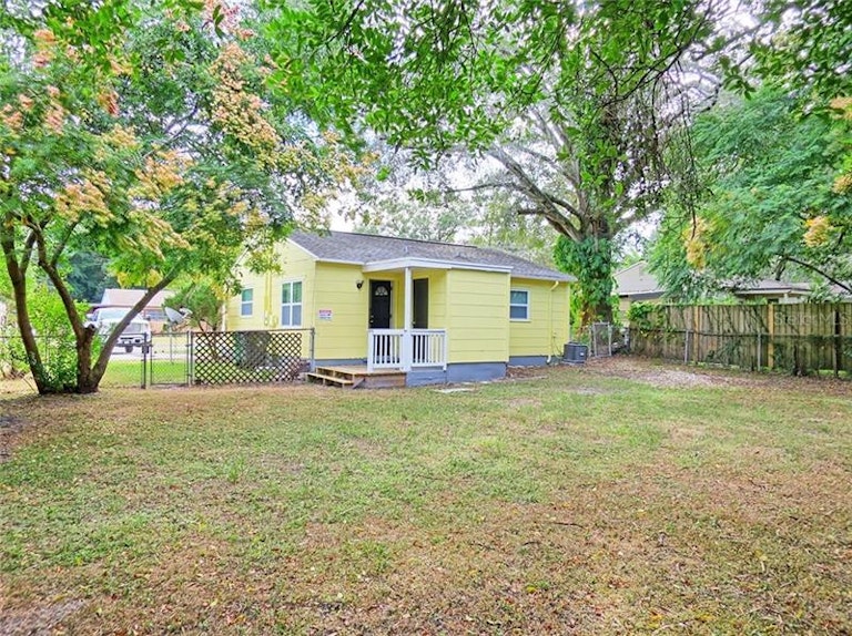 Photo 9 of 9 - 306 E Hydrangia St, Tampa, FL 33612