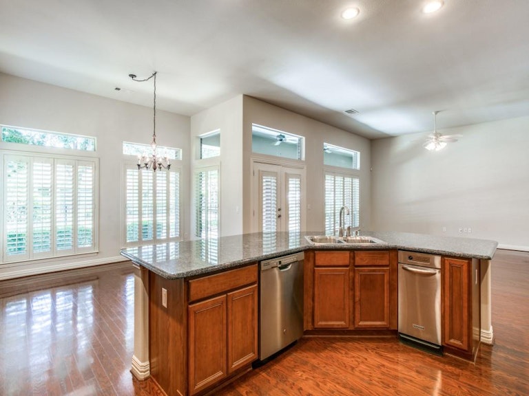 Photo 17 of 40 - 10405 Downing Dr, Denton, TX 76207