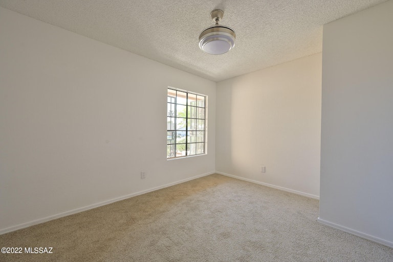 Photo 25 of 46 - 9981 E Falcon Point Dr, Tucson, AZ 85730