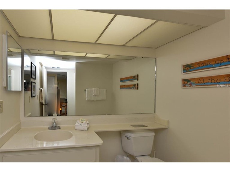 Photo 8 of 23 - 1055 Beach Rd Unit B-503, Sarasota, FL 34242