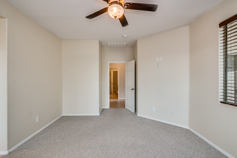 Photo 13 of 23 - 1612 W Kuralt Dr, Anthem, AZ 85086