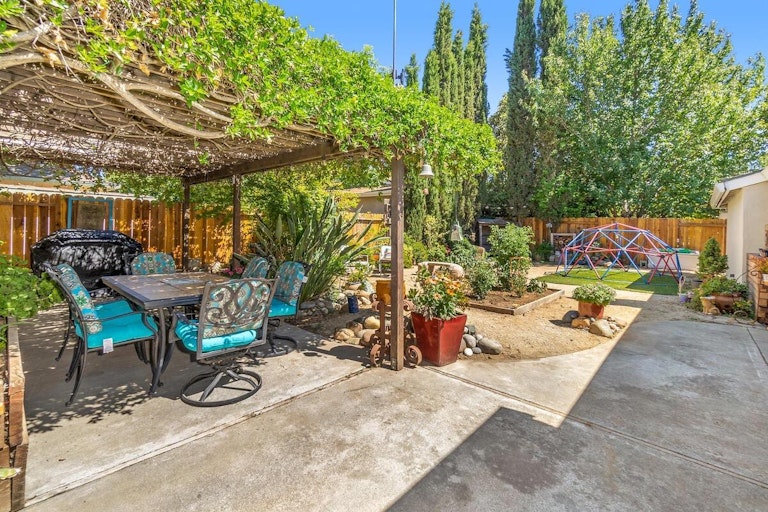 Photo 14 of 16 - 924 San Tomas St, Davis, CA 95618