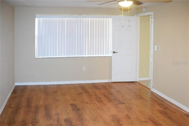 Photo 5 of 15 - 3455 Overland Dr, Holiday, FL 34691