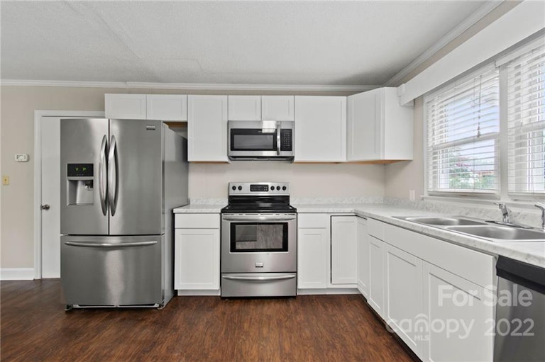 Photo 11 of 26 - 416 Ruth Ave, Kannapolis, NC 28083