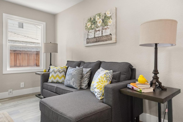 Photo 7 of 33 - 5636 Vista Ave, Sacramento, CA 95824