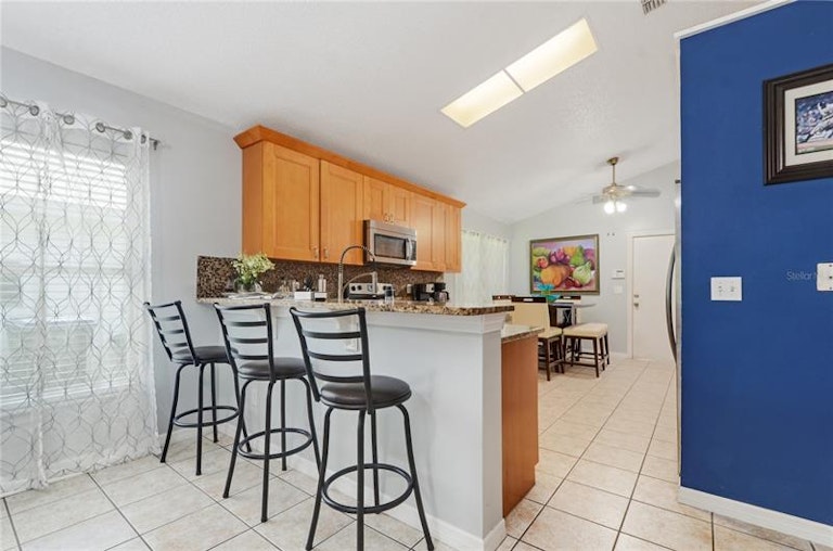 Photo 12 of 33 - 3829 Pickwick Dr, Orlando, FL 32817