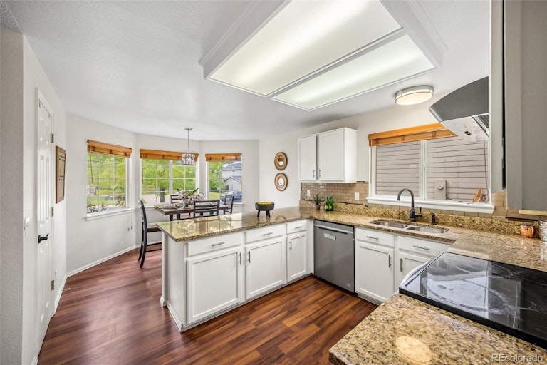 Photo 2 of 27 - 5322 S Liverpool Way, Centennial, CO 80015