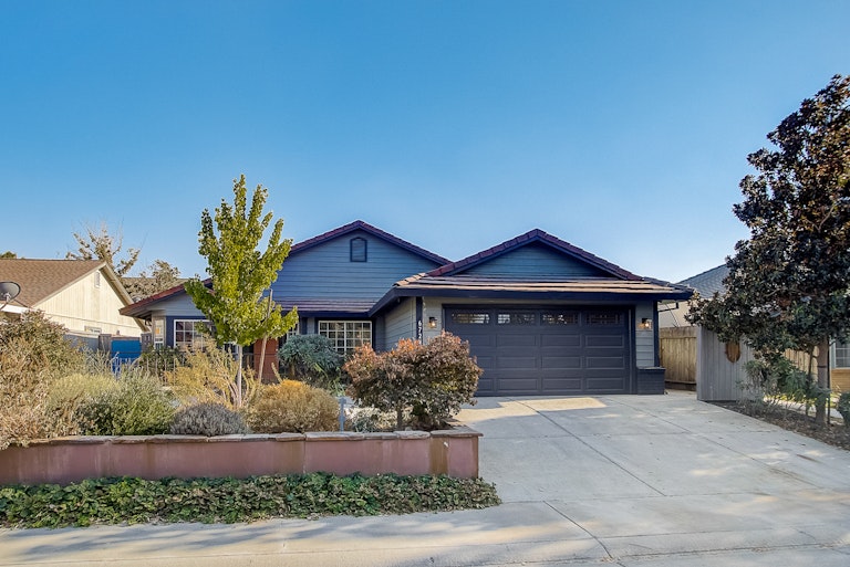 Photo 12 of 32 - 6724 Folkstone Way, Elk Grove, CA 95758
