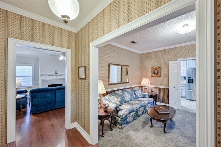 Photo 7 of 40 - 5607 Oak Branch Dr, Arlington, TX 76016