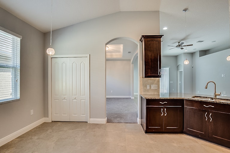 Photo 8 of 29 - 12104 Rambling Stream Dr, Riverview, FL 33579