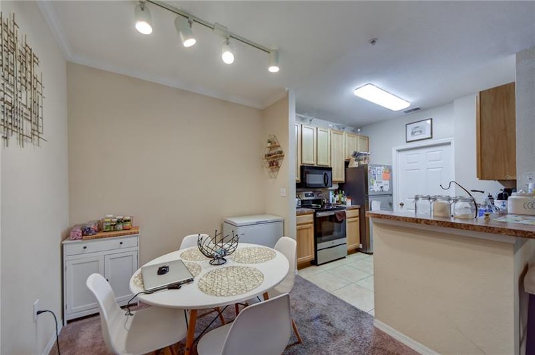 Photo 11 of 35 - 10103 Courtney Palms Blvd #202, Tampa, FL 33619