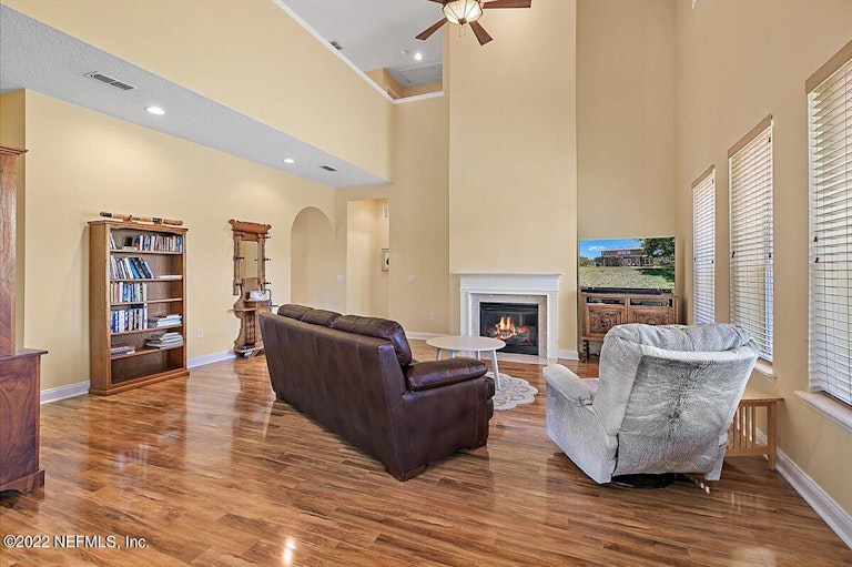 Photo 9 of 40 - 627 Battersea Dr, Saint Augustine, FL 32095