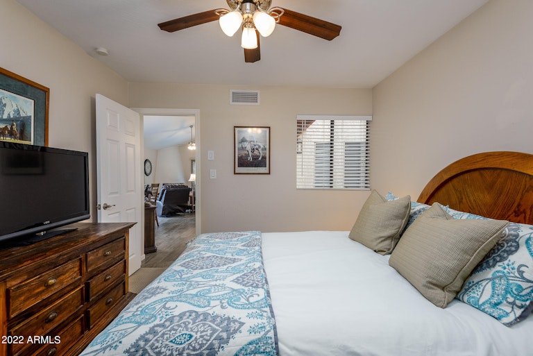 Photo 11 of 26 - 13802 N 42nd St, Phoenix, AZ 85032