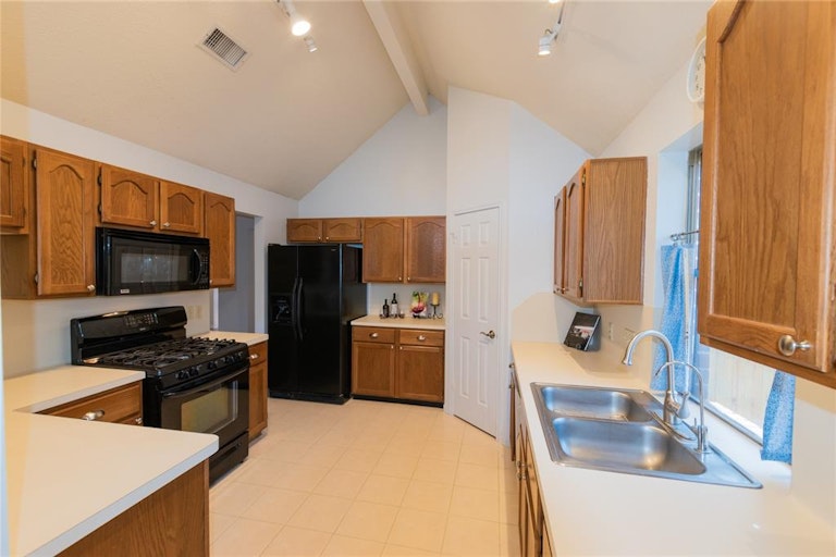 Photo 11 of 29 - 1010 Abbott Dr, Pearland, TX 77584