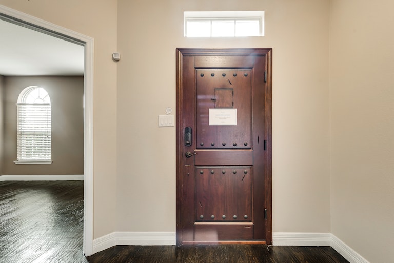 Photo 5 of 45 - 2204 Sheldon Dr, McKinney, TX 75072
