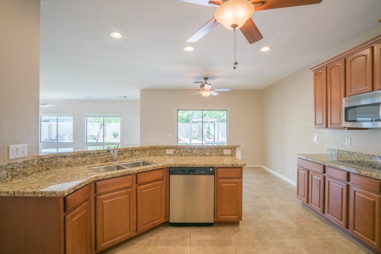 Photo 8 of 37 - 17808 W Ivy Ln, Surprise, AZ 85388