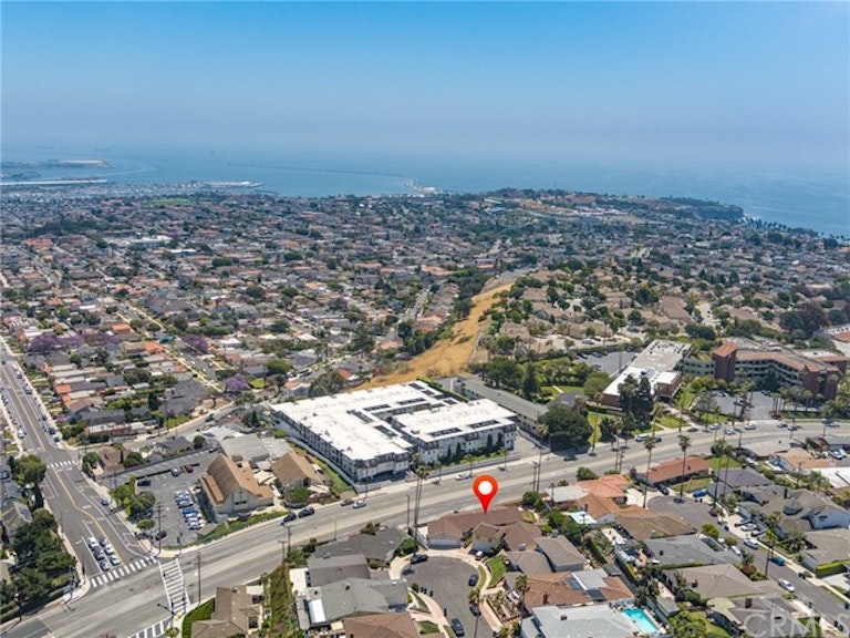 Photo 6 of 33 - 1601 W 20th St, San Pedro, CA 90732