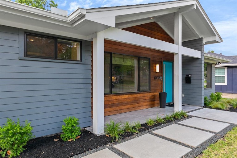 Photo 26 of 26 - 1807 Gardenia Dr, Houston, TX 77018