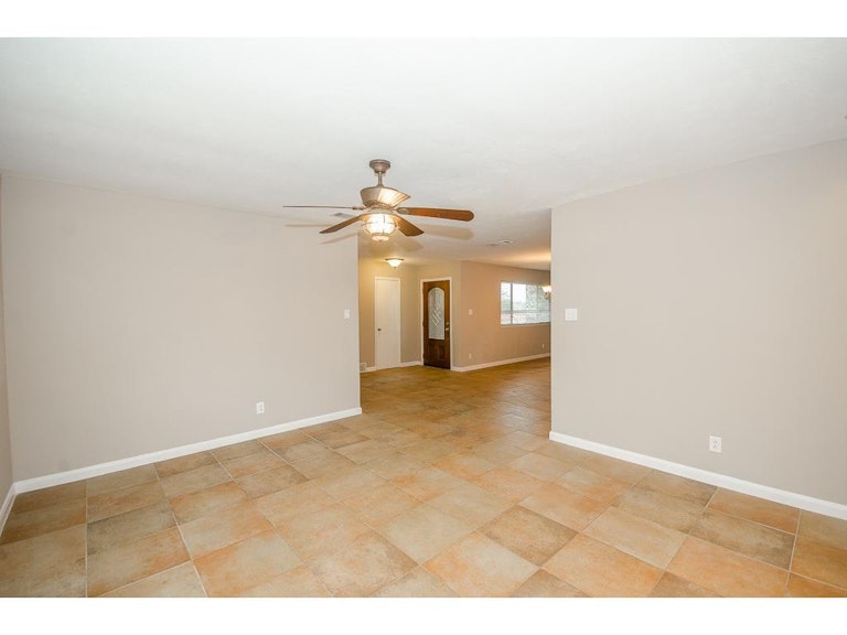 Photo 12 of 24 - 6936 Bal Lake Dr, Fort Worth, TX 76116