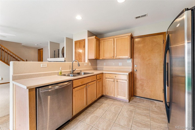 Photo 12 of 33 - 7962 S Kalispell Way, Englewood, CO 80112