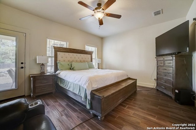 Photo 19 of 45 - 615 Midnight Dr, San Antonio, TX 78260