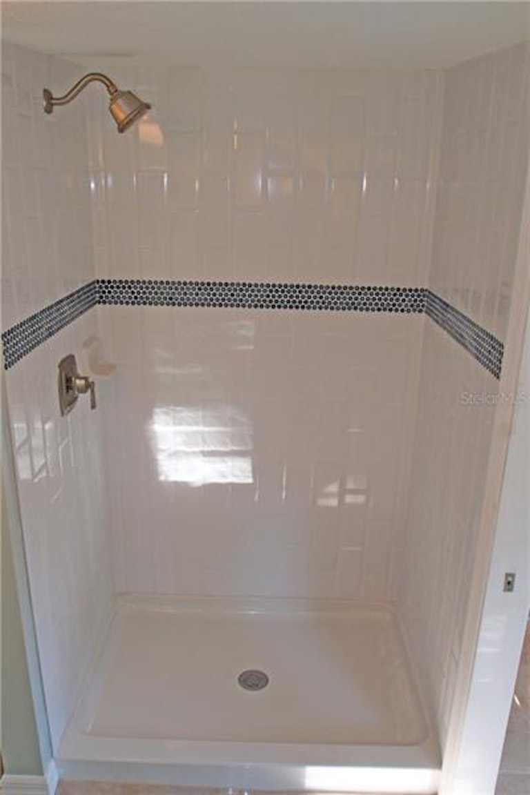 Photo 15 of 17 - 3703 2nd Avenue Dr E, Palmetto, FL 34221