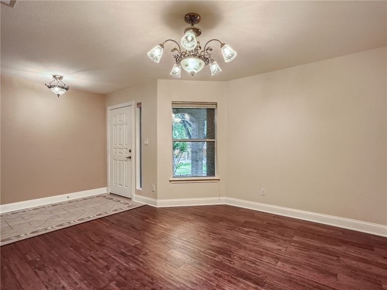 Photo 6 of 28 - 1908 Quivira Rd, Austin, TX 78745