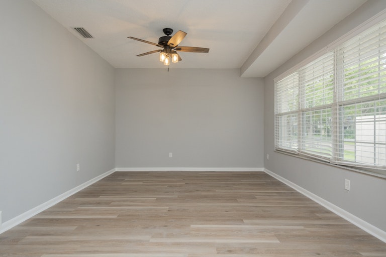 Photo 13 of 37 - 3909 Rosedale Dr, Brandon, FL 33511